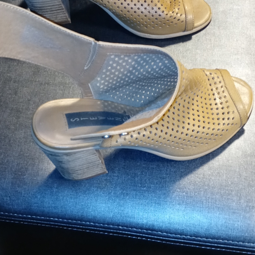 Woman shoes